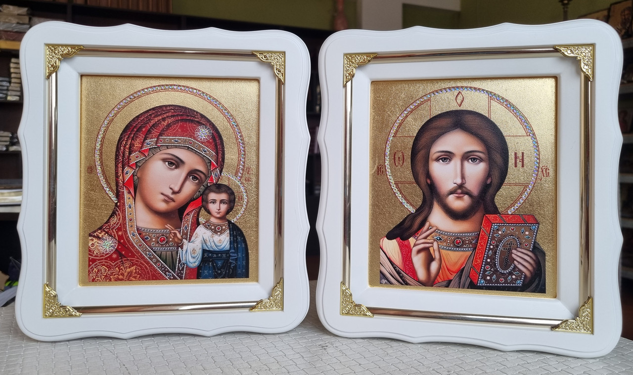 Вінчальні ікони Спаситель Пресвята Богородиця в білому деревянн.фігурному кіоті під склом,розмір24*21,лік15*18
