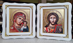 Вінчальні ікони Спаситель Пресвята Богородиця в білому деревянн.фігурному кіоті під склом,розмір24*21,лік15*18