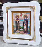 Ікона Петро і Февронія в білому фігурному кіоті з декоративними куточками, розмір кіота 18*16, лік 10×12, фото 3