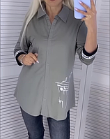 Cтильная женская  рубашка цвет хаки с оригинальным принтом