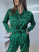 Стильний жіночий костюм сорочка штани, шовкова, зелена у принт