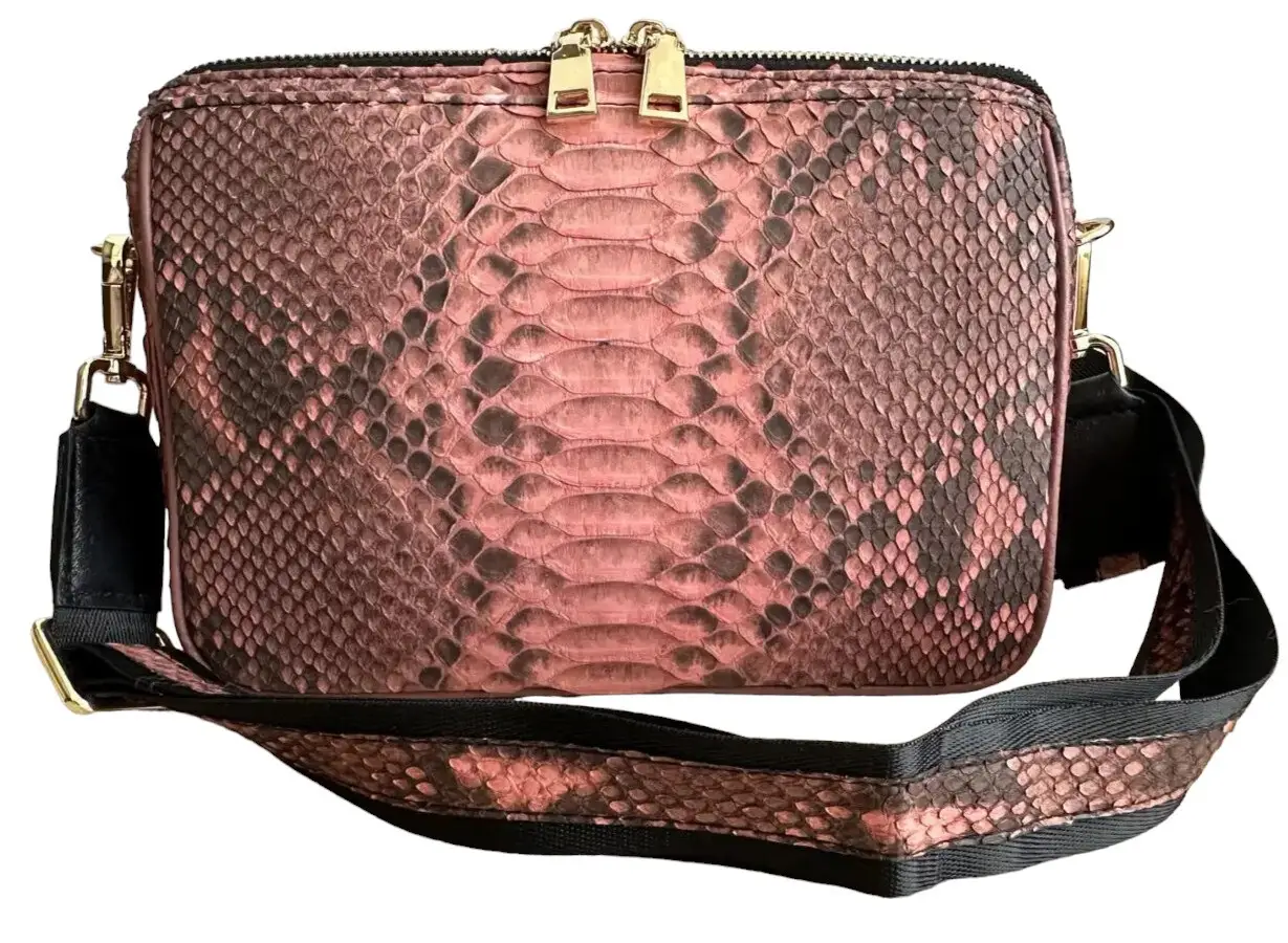 Сумка жіноча кросбоді із натуральної шкіри пітона  Ekzotic Leather пудрова рожева (snc 01)