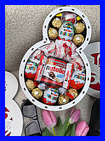 Подарунковий шоколадний набір для дівчини з цукерками набір у формі вісімка на 8 березня для дружини, матері, дитини