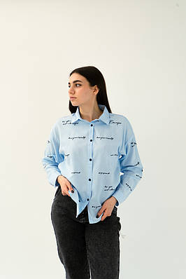Жіноча сорочка/блуза блакитною в написах подовжена (100% Бавовна) (р. S-XL)