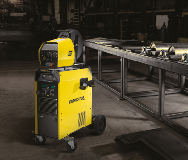 ІНВЕРТОР ЗВАРЮВАЛЬНИЙ ESAB FABRICATOR EM 400I з вбудованим блоком охолодження