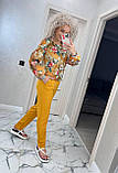 Зручний брючний костюм жіночий гірчиця в квіти осінній костюм із блузою прогулянковий костюм двійка батальний, фото 6