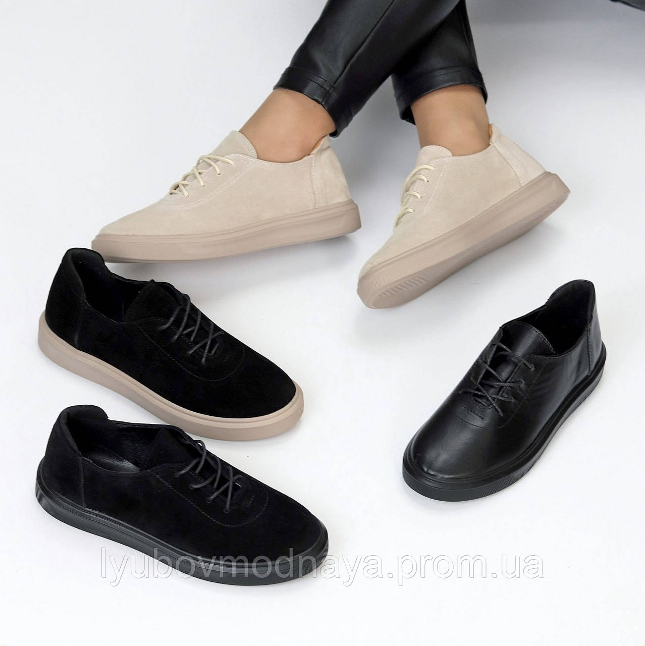 Чорні та бежеві шкіряні та замшеві жіночі туфлі на шнурках низькому ходу