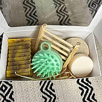 Женский набор - медовое мыло, твердый шампунь и кондиционер, массажная щетка и деревянная мыльница