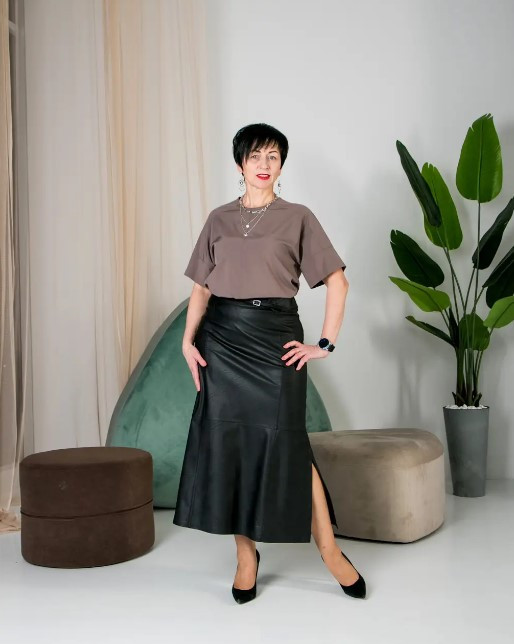 Жіноча спідниця трапеція "Влада" з еко-шкіри з високою посадкою у чорному кольорі розміри 44, 46, 48, 50, 52.