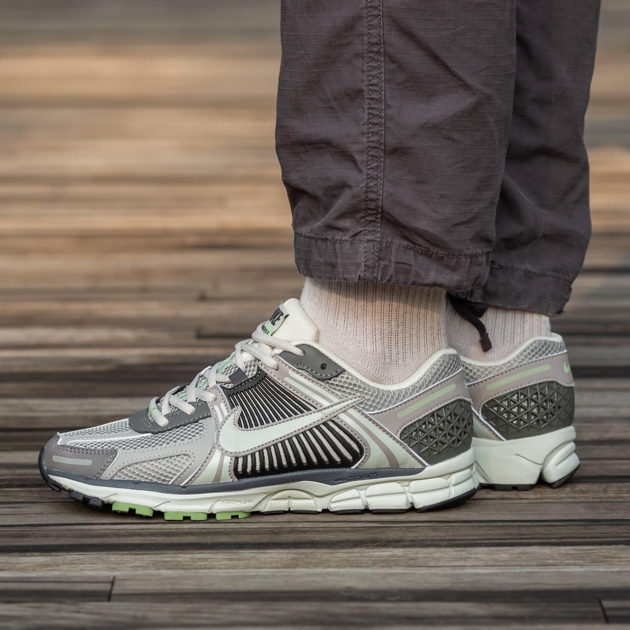 Чоловічі кросівки Nike Zoom Vomero 5 Climacool у сітку сірі з зеленим Найк Зум Вомеро 5 весняні, фото 1