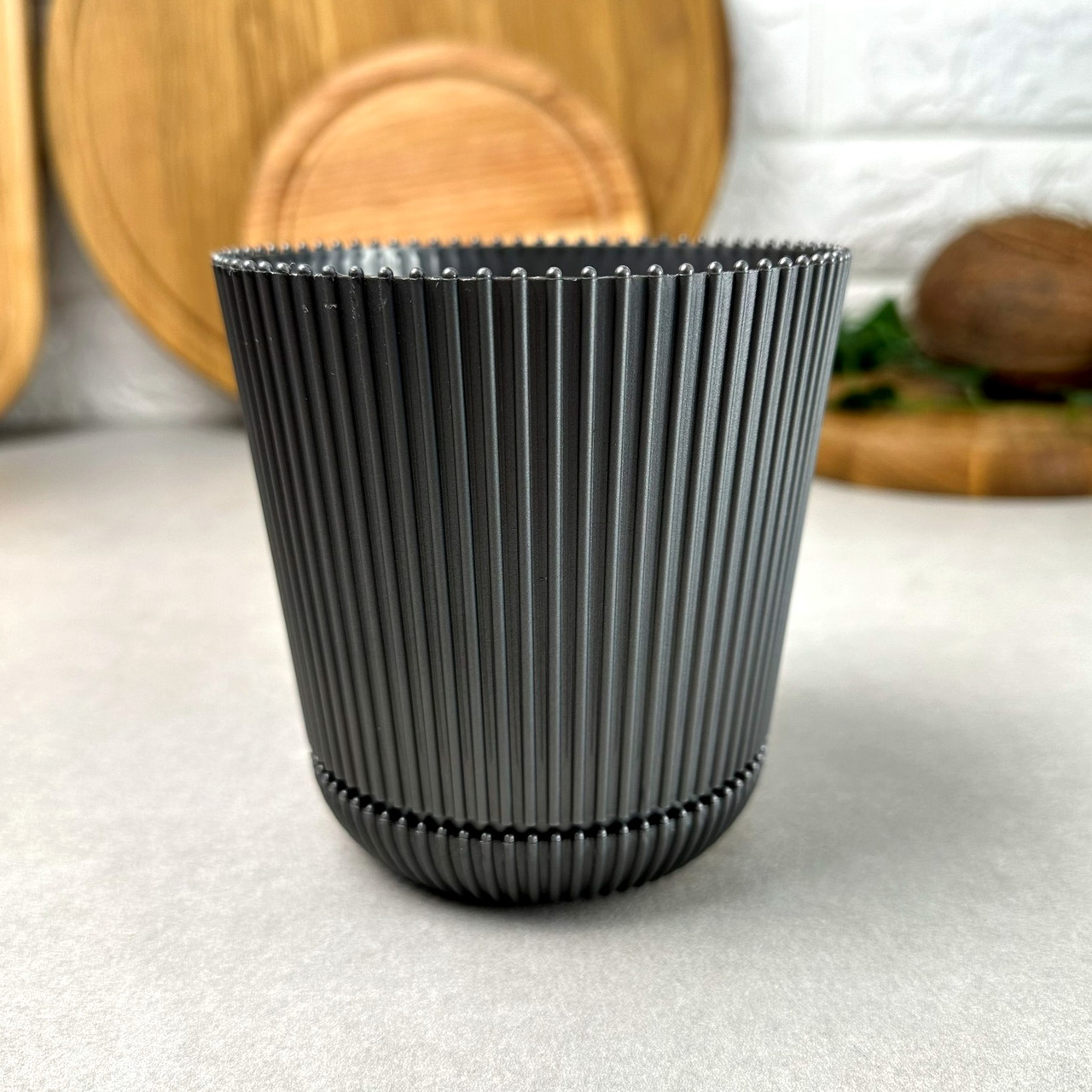 Квітковий вазон зі зливною підставкою 1.75 л Графіт ММ-Пласт