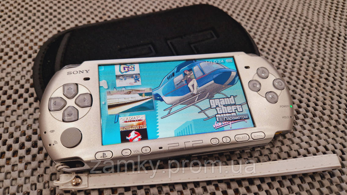 PSP3000カセット付き PSP3000カセット付き PSP3000とカセット13本とケース