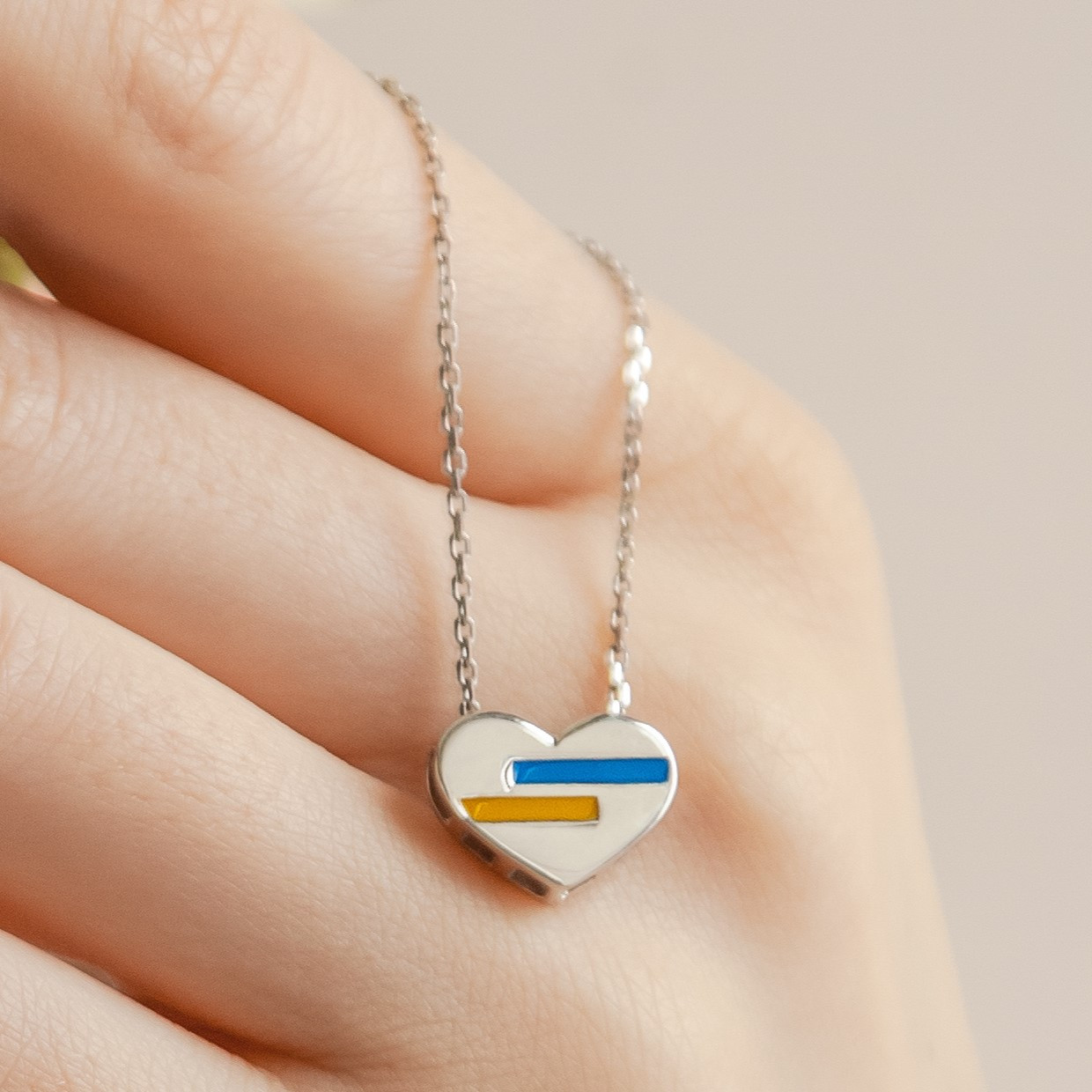 Кольє срібне Сердце із блакитно-жовтою емаллю та посередині