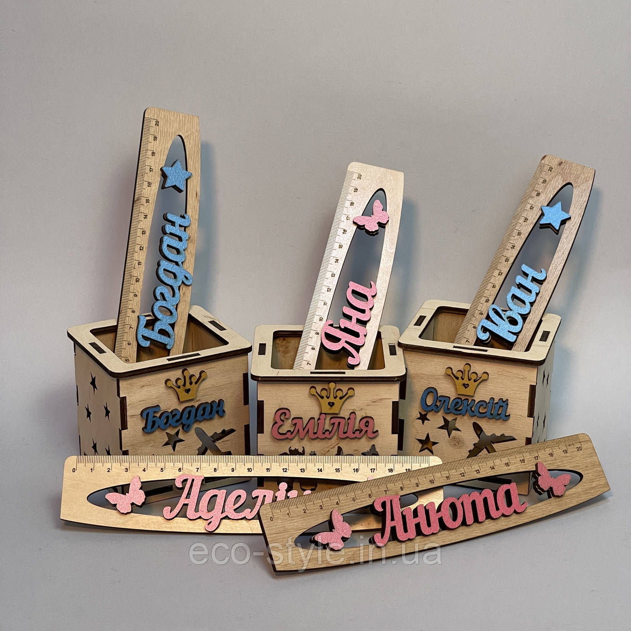 Подарунок на 1 вересня. Подарунок на День знань. Подарунок до школи. Стаканчик + лінійка набір першокласника, фото 1