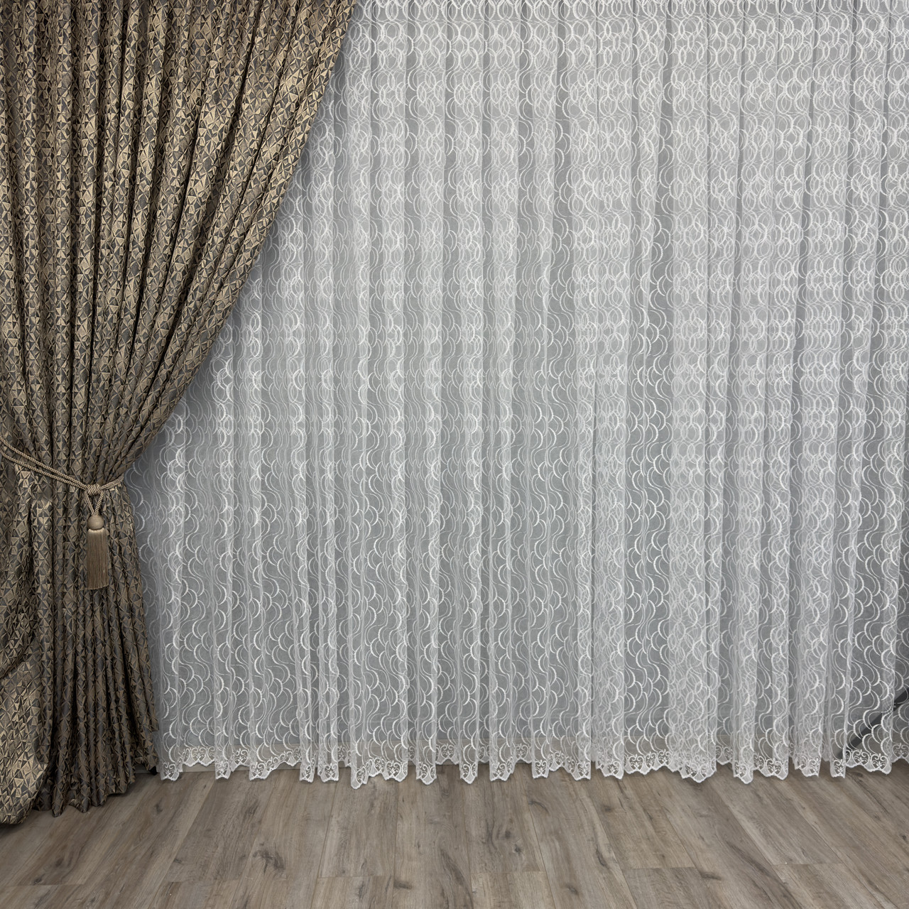 Білий фатинова тюль з вишивкою №8127у дитячу, спальню на гурт