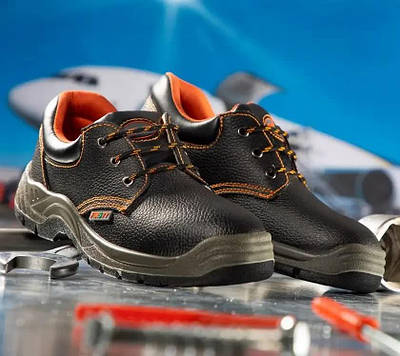 Спецвзуття для важких умов: будівництво, фабрики, склади