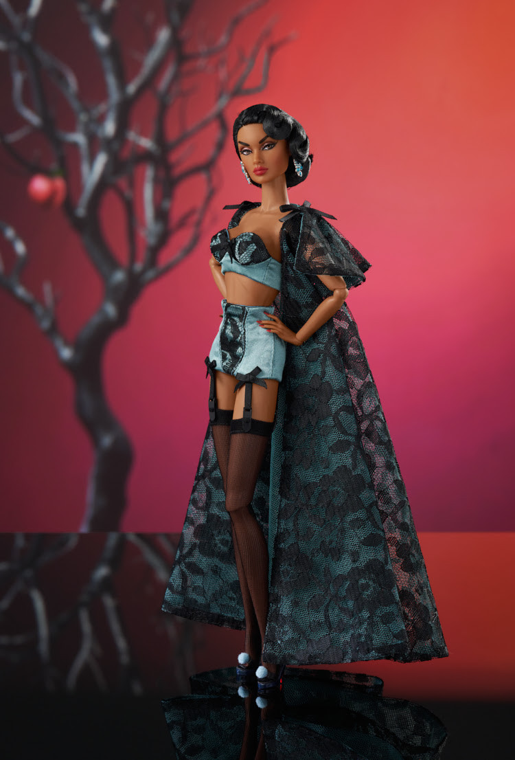 Коллекционная кукла Integrity Toys 2023 Della Roux Deepest Desire (73066) - фото 2 - id-p2121575921