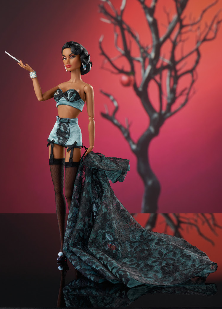 Коллекционная кукла Integrity Toys 2023 Della Roux Deepest Desire (73066) - фото 3 - id-p2121575921