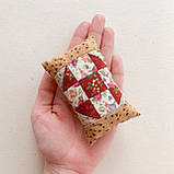 Мініатюра подушка пэчворк 5.5*9 см Квіткові клаптики, фото 2