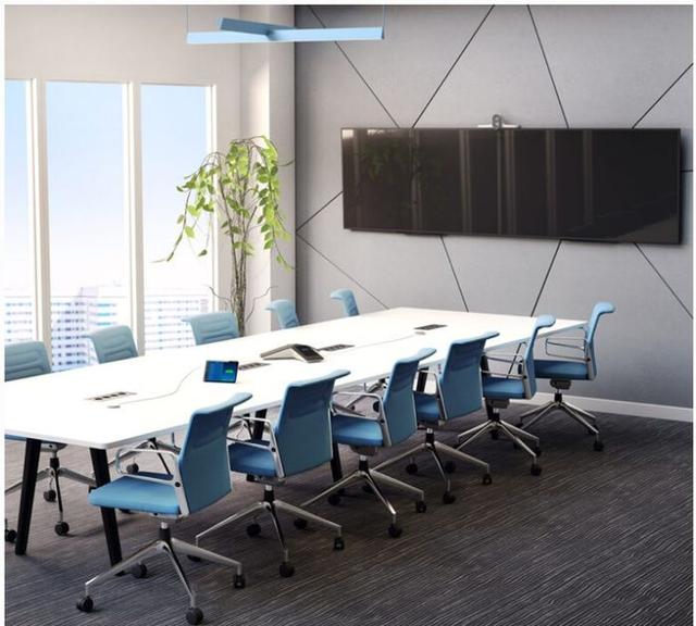 Приклад обладнання Poly для відеоконференцій MS Teams в великому конференц-залі