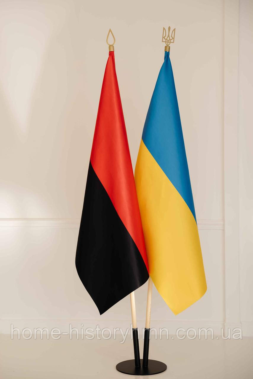 Набір для двох прапорів України та УПА, атлас, тримач коло, держак 2 м, навершя Тризуб Крапля