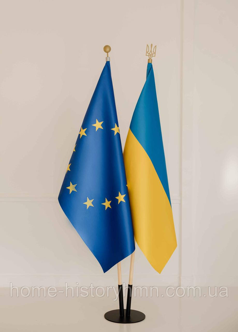 Набір для двох прапорів України та ЄС, атлас, тримач коло, держак 2 м, наконечник Тризуб Куля
