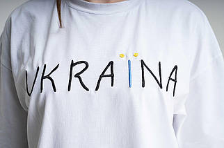 Жіноча вишита oversize футболка білого кольору в сучасному стилі "Україна", фото 2