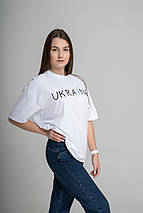 Жіноча вишита oversize футболка білого кольору в сучасному стилі "Україна", фото 3
