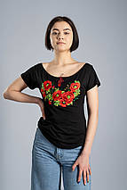 Стильна жіноча вишита футболка у чорному кольорі з круглим вирізом "Маки", фото 2