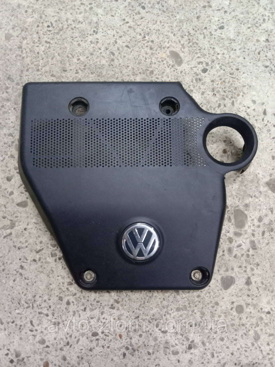Декоративна кришка двигуна Volkswagen Golf 4, Bora 1.6 8V. Гольф 4, Бора. 06A103925A.