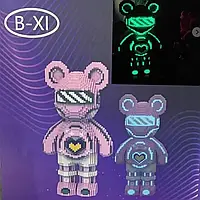 Світний конструктор Magic Blocks ведмедик Bearbrick "Kisses", світні Лего ведмедик з окулярами 4031 деталь