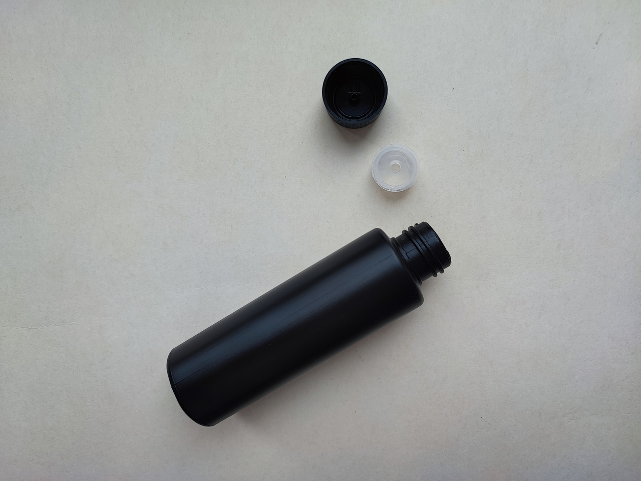 100мл/24мм Циліндр чорний Поліетилен HDPE з кришкою + вставкою чорною 24/410, флакон пластиковий, пластмасовий