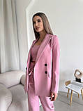 Стильний жіночий фрезовий брючний костюм-трійка: штани, піджак, топік, фото 4