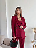 Стильний жіночий брючний костюм колір марсала трійка: штани, піджак, топік, фото 6
