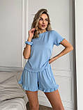 Блакитний жіночий трикотажний костюм для дому: шорти, футболка, гумка для волосся, фото 5
