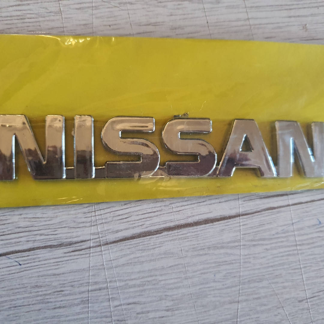 

Значок эмблема, надпись на багажник Nissan Ниссан 120*20 мм