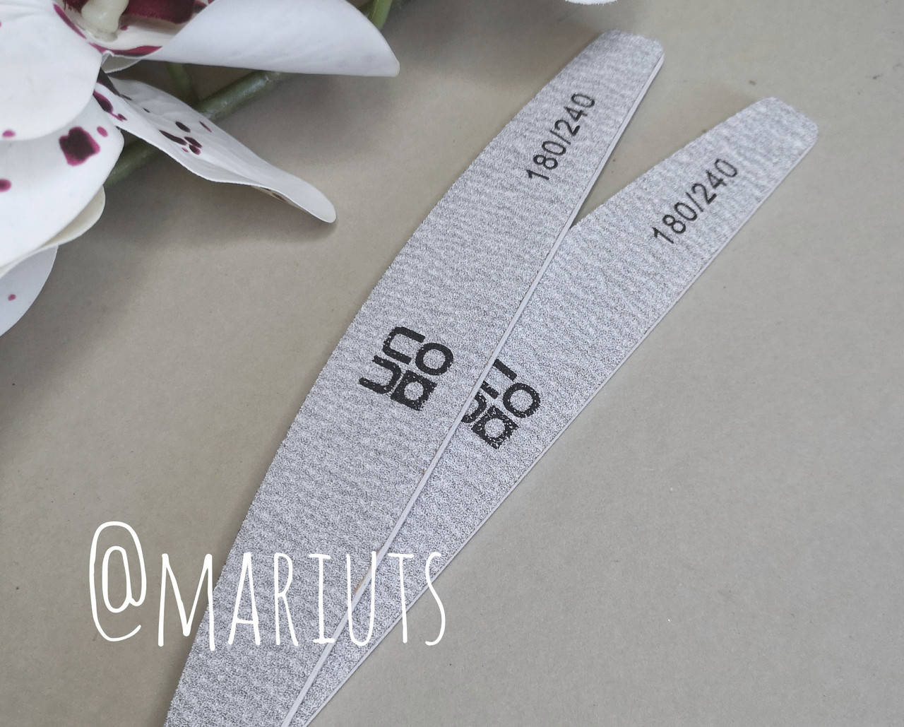 

Пилки для ногтей маникюрные Uno Форма банан /бумеранг Абразивность 180/240