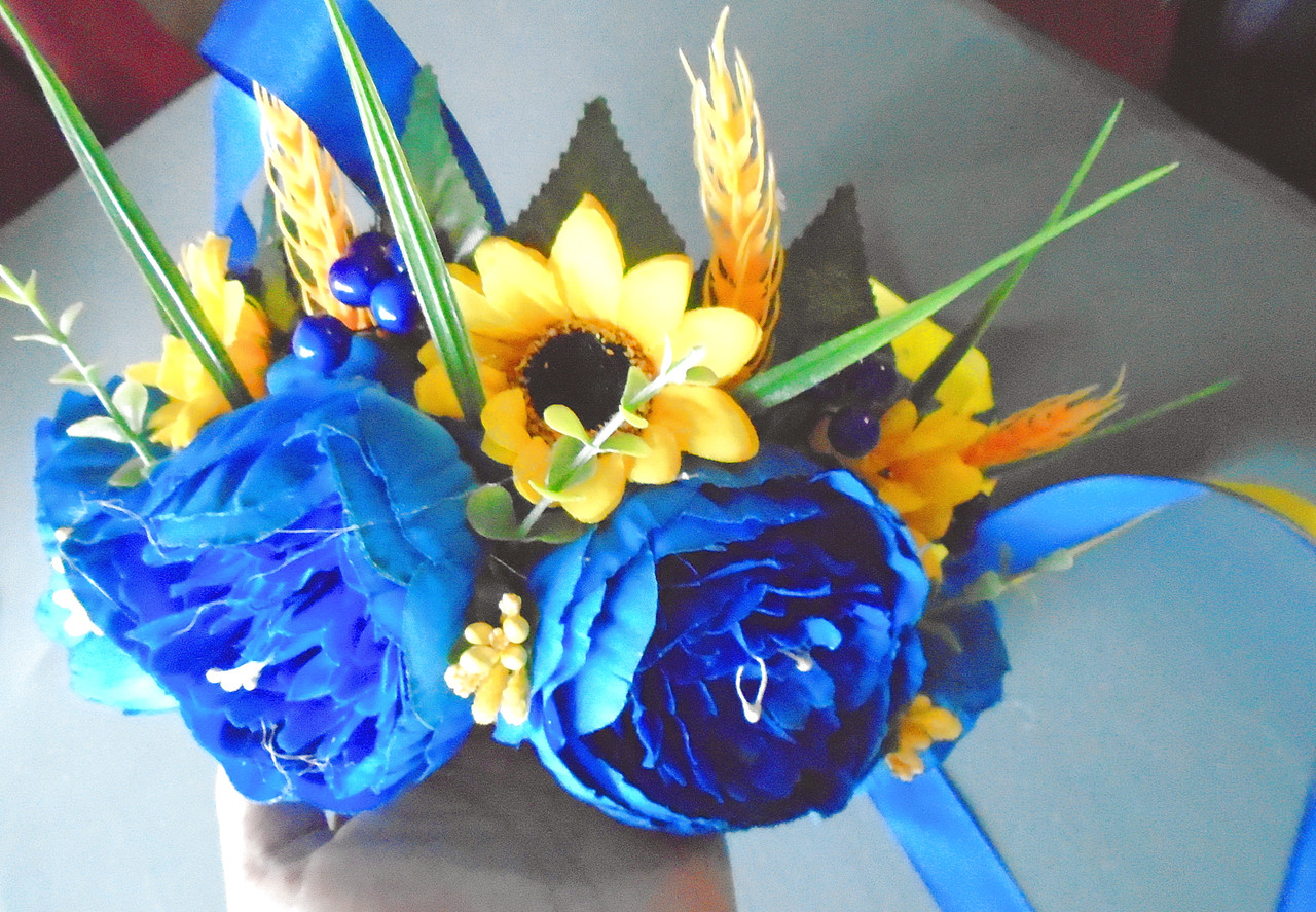 Веночек с крупними цветами и лентами в сине-желтом цвете - фото 3 - id-p710033615