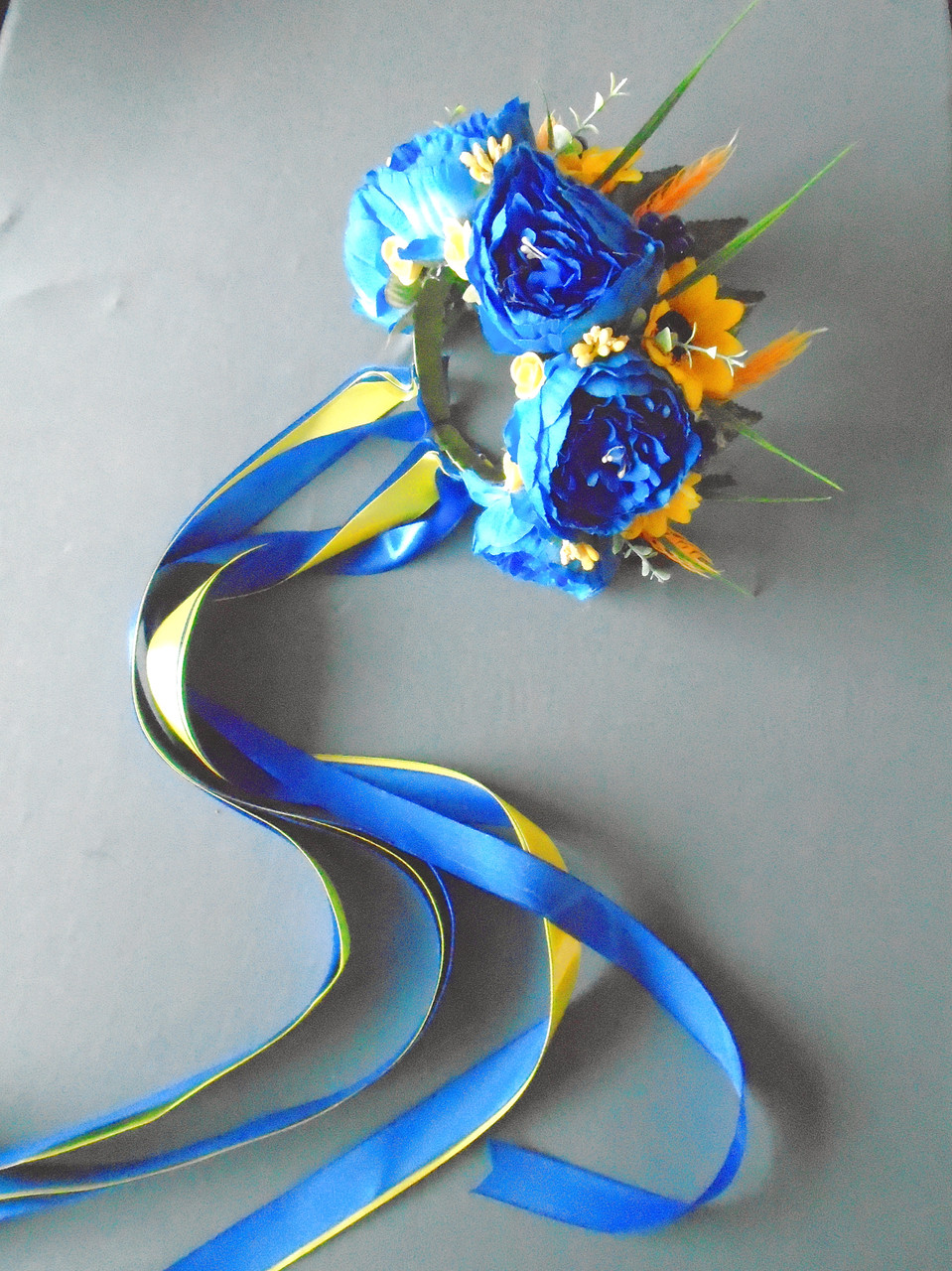 Веночек с крупними цветами и лентами в сине-желтом цвете - фото 4 - id-p710033615