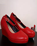 Червоні туфлі з ременцем на танкетці розмір 38, фото 3