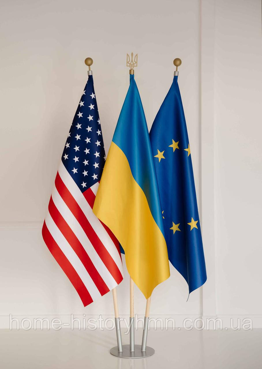Набір для трьох прапорів Україна США ЄС, атлас прапор 90х135 см, тримач, держак 2 м, навершя Тризуб Куля