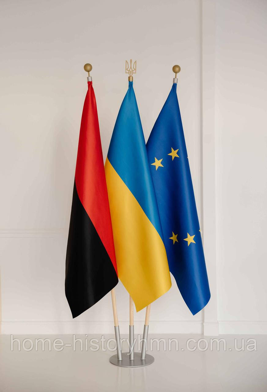 Набір для трьох прапорів Україна УПА ЄС, атлас прапор 90х135 см, тримач, держак 2 м, навершя Тризуб Куля
