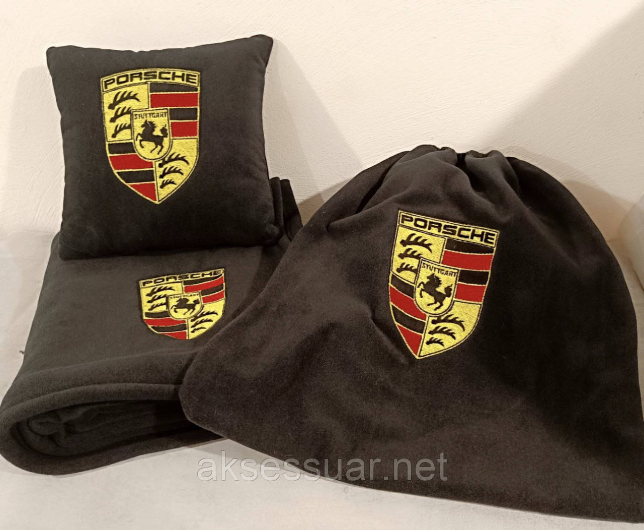 Автомобільний плед і подушка з вишивкою логотипу " Porsche", фото 1