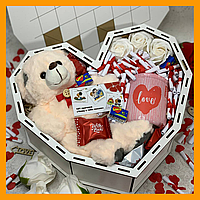 Оригинальные сувениры к 8 марта бокс Сердечная Валентинка с мишкой и мыльными розами, романтический подарок
