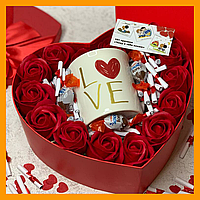 Запоминающийся подарок на 8 марта для женщин подарочный бокс Любовное Объятие с розами и чашкой мамочке