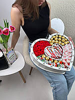Подарочные наборы на 8 марта для девушек Бокс сладостей Киндер сюрприз Сладкий подарочный бокс с розами лин