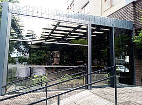Скління тераси ресторану системой GILIOTINA, фото 3