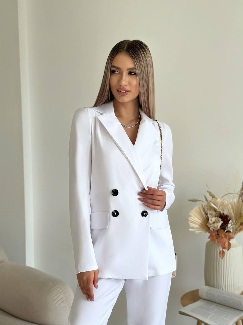 Белый стильный классический женский костюм-тройка (брюки + топ + пиджак) из костюмной ткани - фото 7 - id-p1660831125