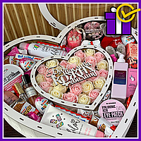 Большой и вкусный подарочный набор к празднику 8 марта для любимой девушки, красивый подарок с конфетами