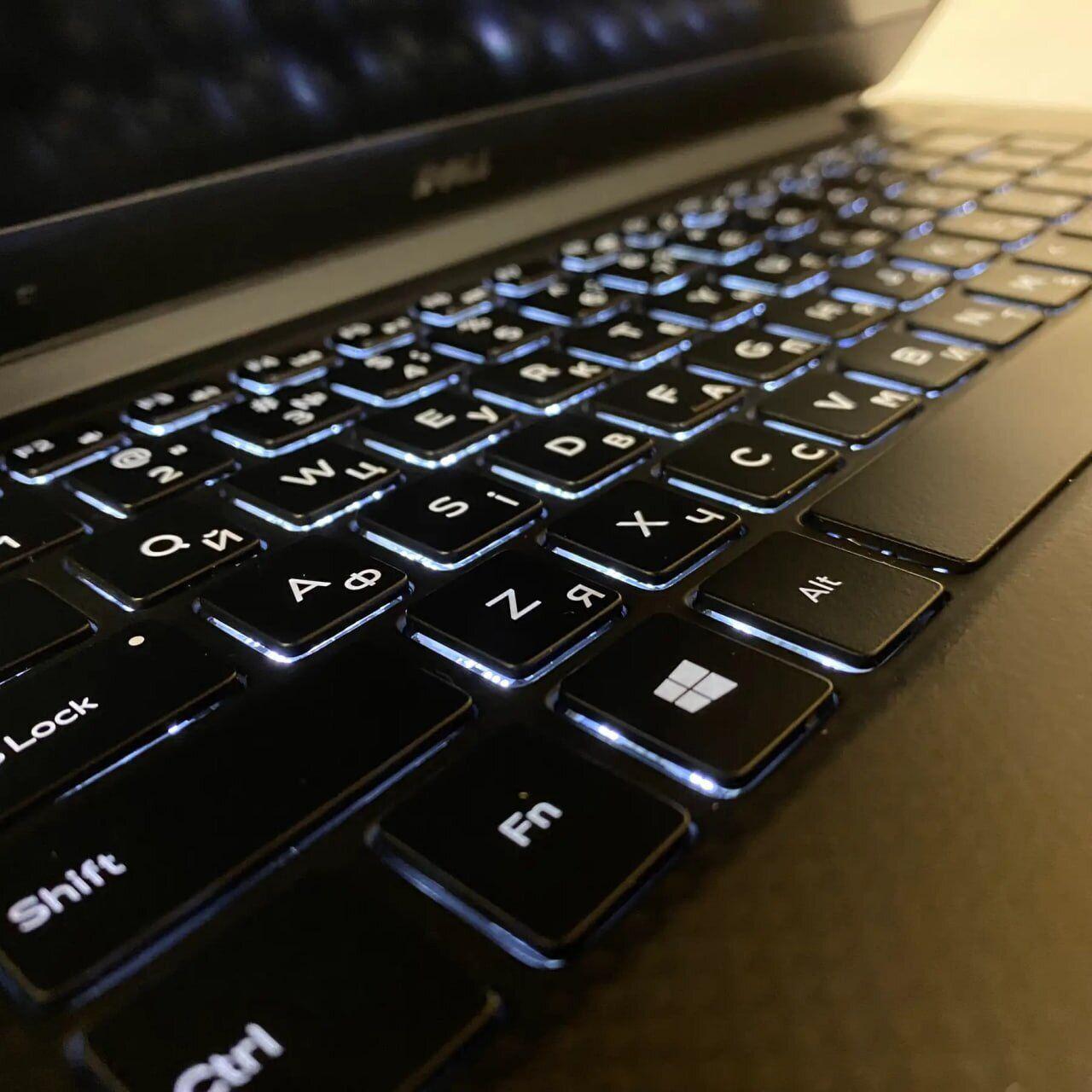 Б/в Ноутбук Dell Precision 5510 15.6 1920x1080| Core i5-6300HQ| 16 GB RAM| 512 GB SSD| Quadro M1000M 2GB